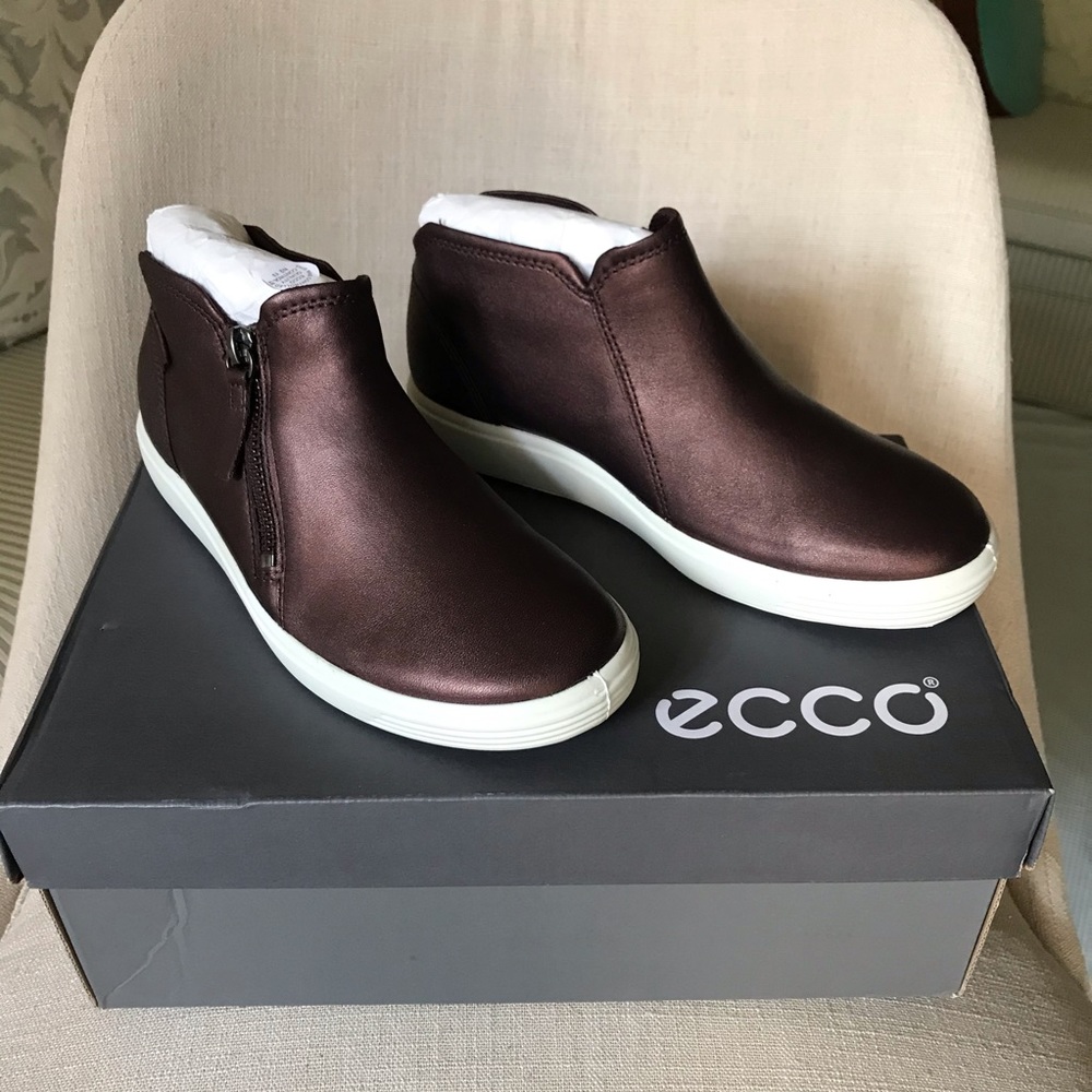 ECCO Soft 7 Zip Bootie Sneaker